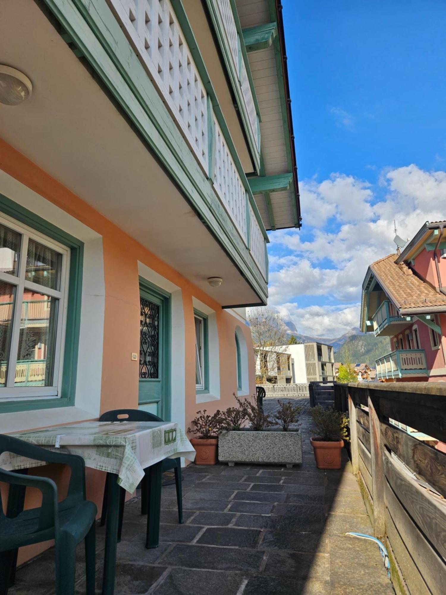 Casa Al Mesdi Apartment Pozza di Fassa Exterior foto